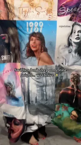And this blanket got here the perfect timing 🥰✨😍 #ts12 #taylorswift #thelifeofashowgirl #taylornation #tiktokshopcreatorpicks 