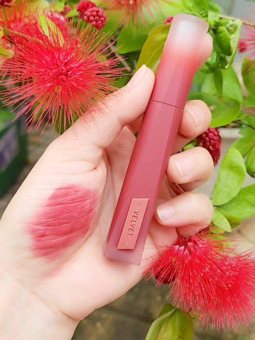 Son kem nhung mịn 3CE Velvet Plush packaging sang chảnh chất son mềm mịn như nhung, nhẹ môi #velvetplush #makeup3cepartner #TiktokFinds #3ce 