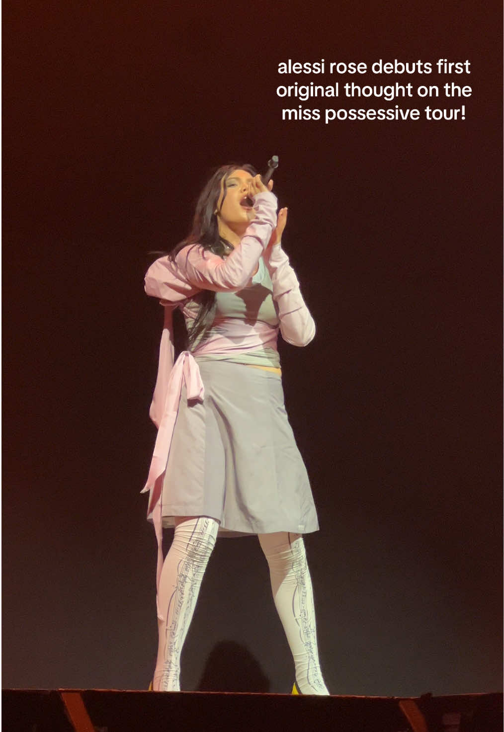 AND SHE ATE TOO! duh.  @alessi rose #alessirose #misspossessivetour #tatemcrae #firstoriginalthought 