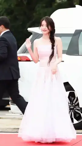 pay more attention for me🫶🥹#dlwlrma_아이유 #iuofficial영상 #포유페이지 #바이러스 #iuedit💜 