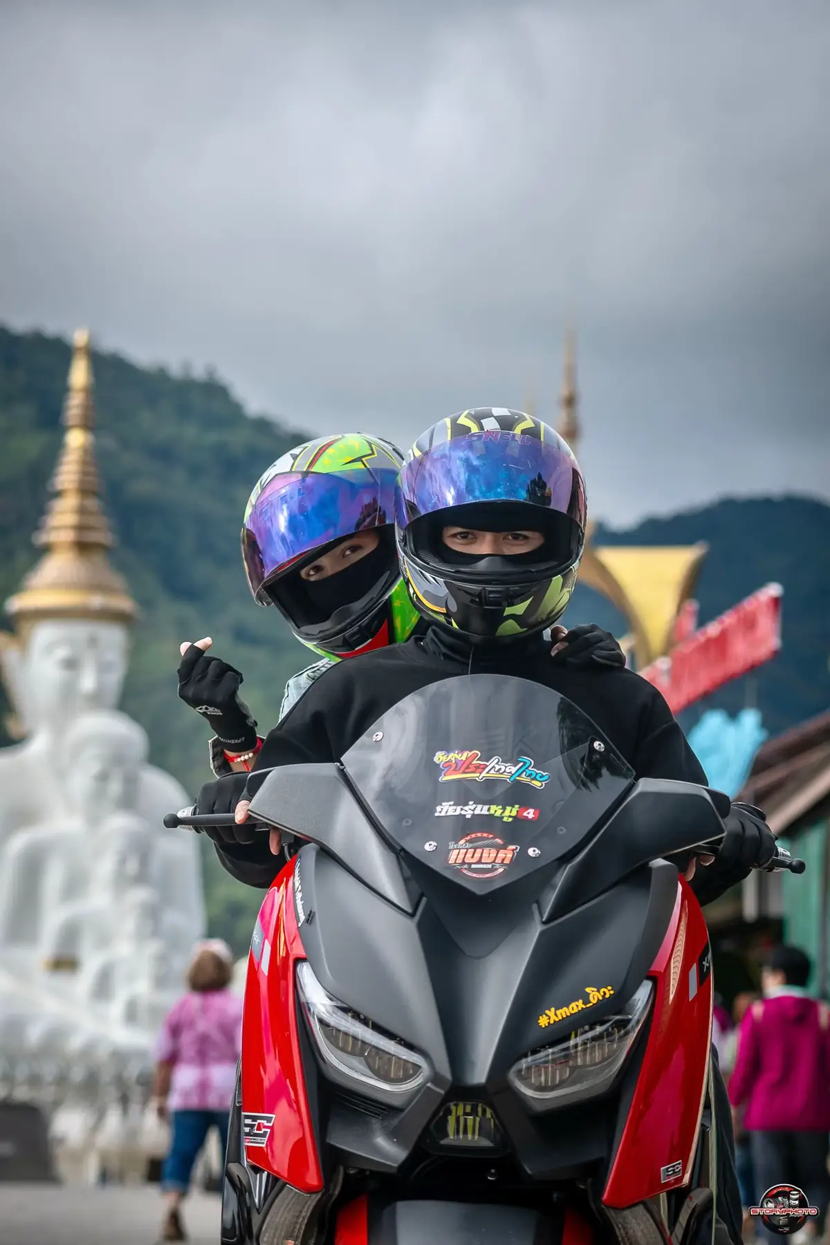 เกิดมาทั้งที..ออกใช้ชีวิตให้มันคุ้มนะ#❤️🖤🛵#xmax300thailand #fypシ #วัดพระธาตุผาซ่อนแก้ว 