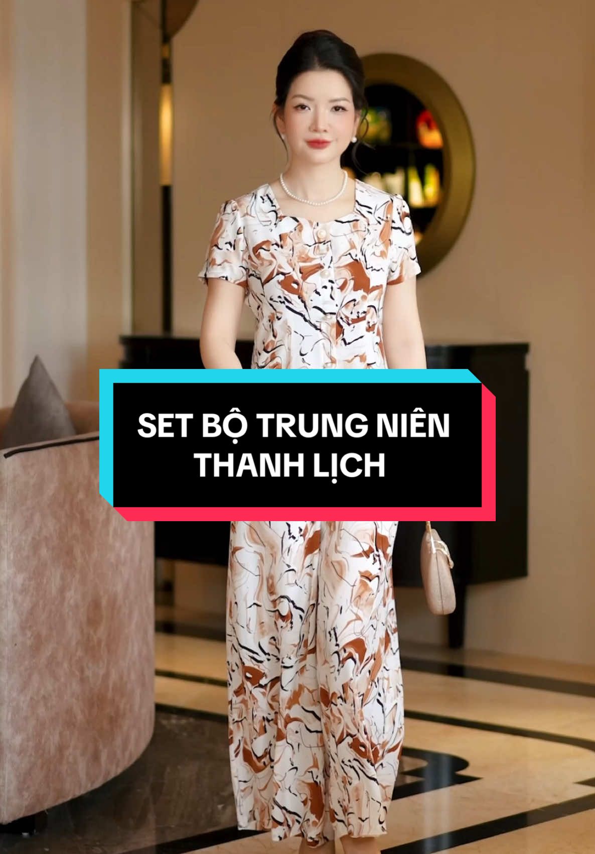 Set bộ lụa trung niên thanh lịch#thoitrangtrungnien #quatangme #lybee #lybeeshop #viraltiktok #thoitrangnu #dobotrungnien #vaytangme #vayditiec #donutrungnienchome #quanaotrungnienchome 