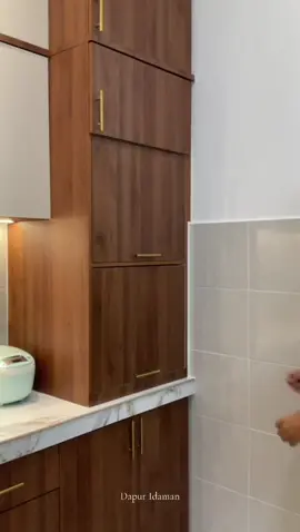 Ramai yg risau kalau buat built-in microwave & oven akan timbul masalah di kemudian hari. Sebenarnya, anda tak perlu risau… sebab kami boleh design kabinet dengan cara yang lebih fleksibel & praktikal, ikut keperluan anda. Contoh mcm ni.. Berminat untuk buat mcm ni ? Jom tempah dgn kami skrgggg~ #DapurIdaman #ModernKitchen #customcabinet #kabinetdapurcustom #fyppppppppppppppppppppppp 