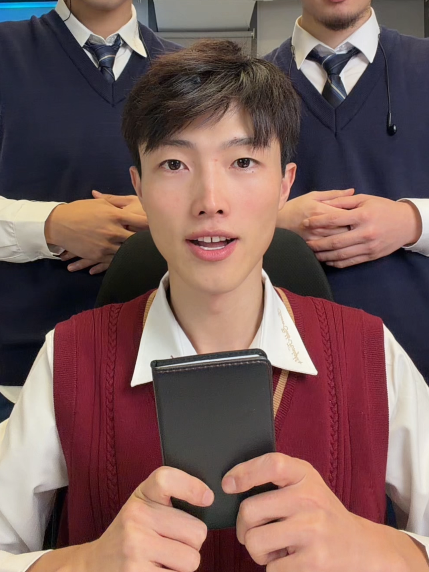 【ご報告】 私は高校3年生の粉子です！ 皆さんの温かい応援をどうぞよろしくお願いいたします。 日本語はまだあまり上手ではありませんが、日々努力を続けています。 心と心は言葉を越えて通じ合うと、私たちは信じています！ 皆さんにたくさんの楽しさと元気をお届けできることを願っています。 そして、最後まで見守っていただければとても嬉しいです！ #今日好き #今日好きになりました #恋風