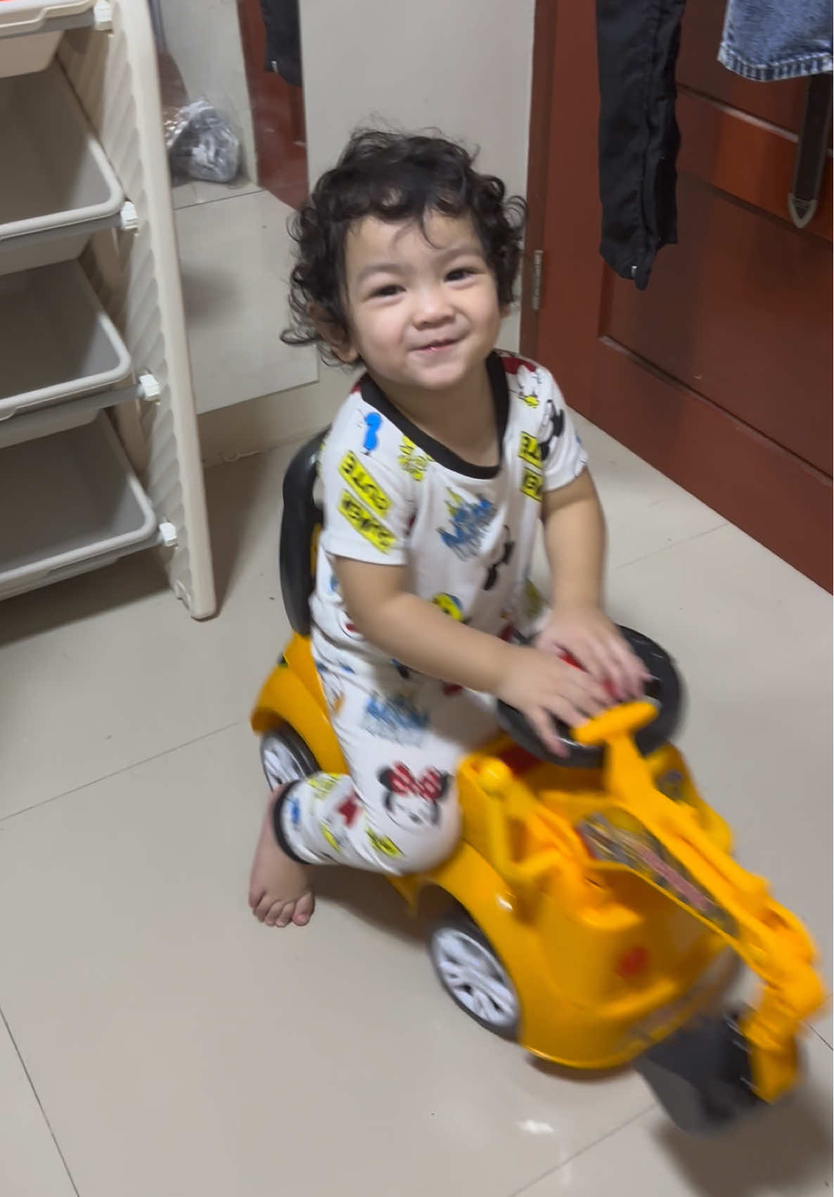 hindi naman halatang happy na happy yang anak ko dyan sa laruan nya 😂💛 #excavatortoyforkids #excavator #excavatorforkids #fyp 