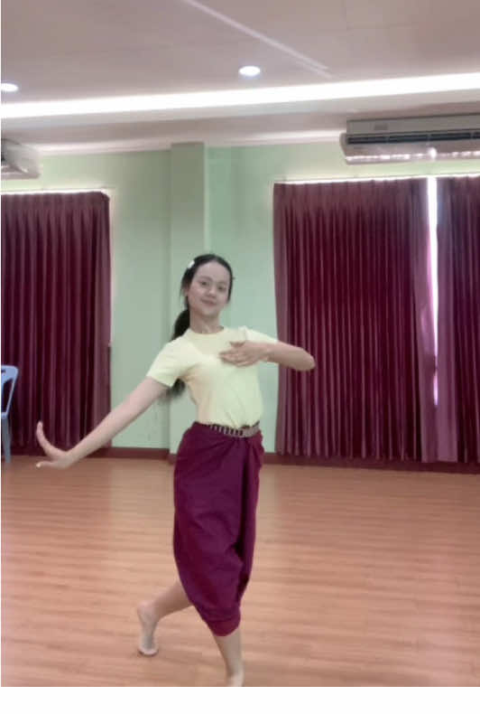 อุ้บอิ้บก่อนเดี๋ยวมาใหม่ #fyp #นาฏศิลป์พัทลุง #โยงาม  ขออนุญาตผู้สร้างสรรค์คับบ🙏🤍