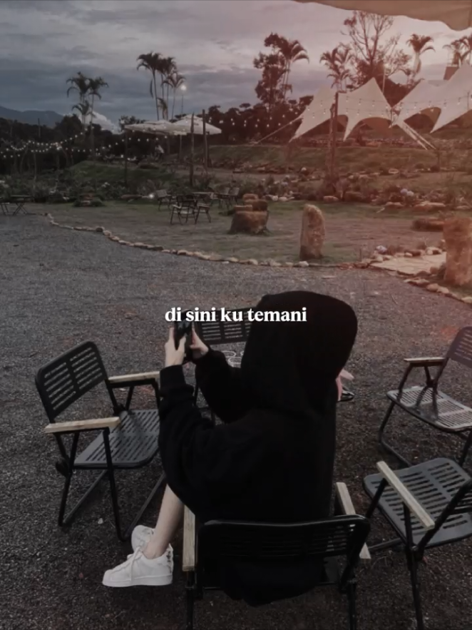 disini ku temani kau dalam tangismu🥀 #liriklagu #templatelirik #trend #fyp #CapCut 