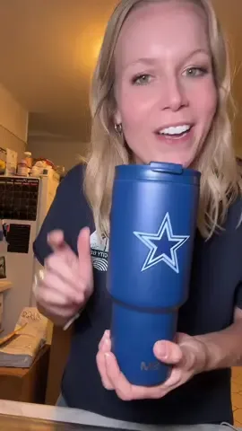 Keep your drinks ice-cold (or piping hot) while showing off your team pride with this 30oz leak-proof tumbler 🧊🙌 #tiktokshopcreatorpicks #tiktokshopfalldealsforyou #nflfans #gamedayready #hydrationgoals