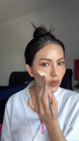 GLOSMETIX ไฮไลท์ที่ช่วยให้ผิวดูสวย เล่นแสงแบบธรรมชาติ ไม่ต้องลงแป้ง ผิวก็ฉ่ำมง!