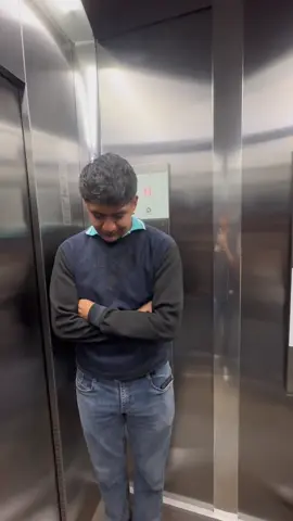 No se nos vaya a pegar lo p*ndejo #humor #comedia #relatable #ascensor #sketch 