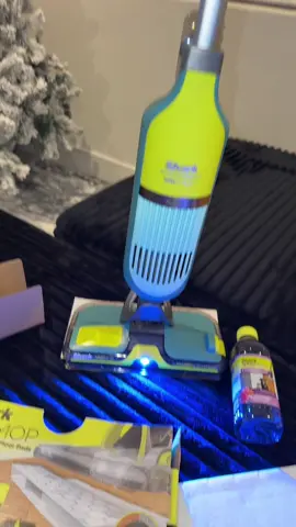 Vacuum and mop in one 😱 #vacuummop #vacuumandmop #tiktokshopcreatorpicks #TikTokShopFallDealsForYou #tiktokshopblackfriday 
