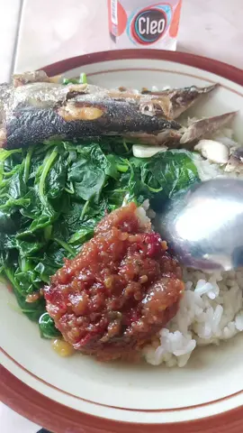 siang iki,jangan bayem,sambel,,pindang goreng,,,,geeerrrrr #iburumahtangga  #masakansimple  #masakansederhana #makansiang