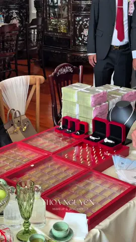 Hôm đám hỏi là Sính Lễ 100 cây vàng, hôm nay cưới nhà gái trao của hồi môn ạ🌼🌼🌼#đámcướimiềntây #codauchure #đámcưới #côdaumientay #makeupcantho 