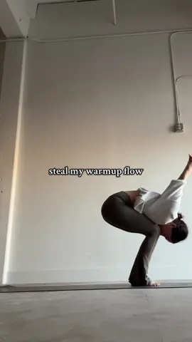 a nice little warmup flow #yoga #yogaflow 