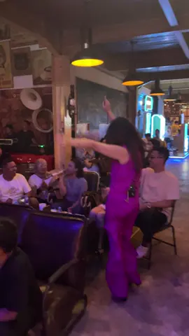 Cuma di silol bisa ketemu langsung dengan kak Rossa🤩✨ #silolkopi #cafe #cafejogja #jogja #jogja24jam #nongkrongjogja #rossa #fyp 