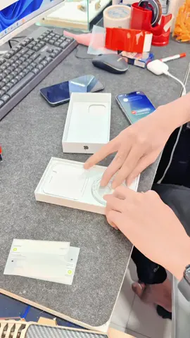 Đóng seal theo yêu cầu của khách ở xa ship mọi miền tổ quốc #applegold #tragopiphone #vovanvan #bìnhchanh❤️ #congytaosg 