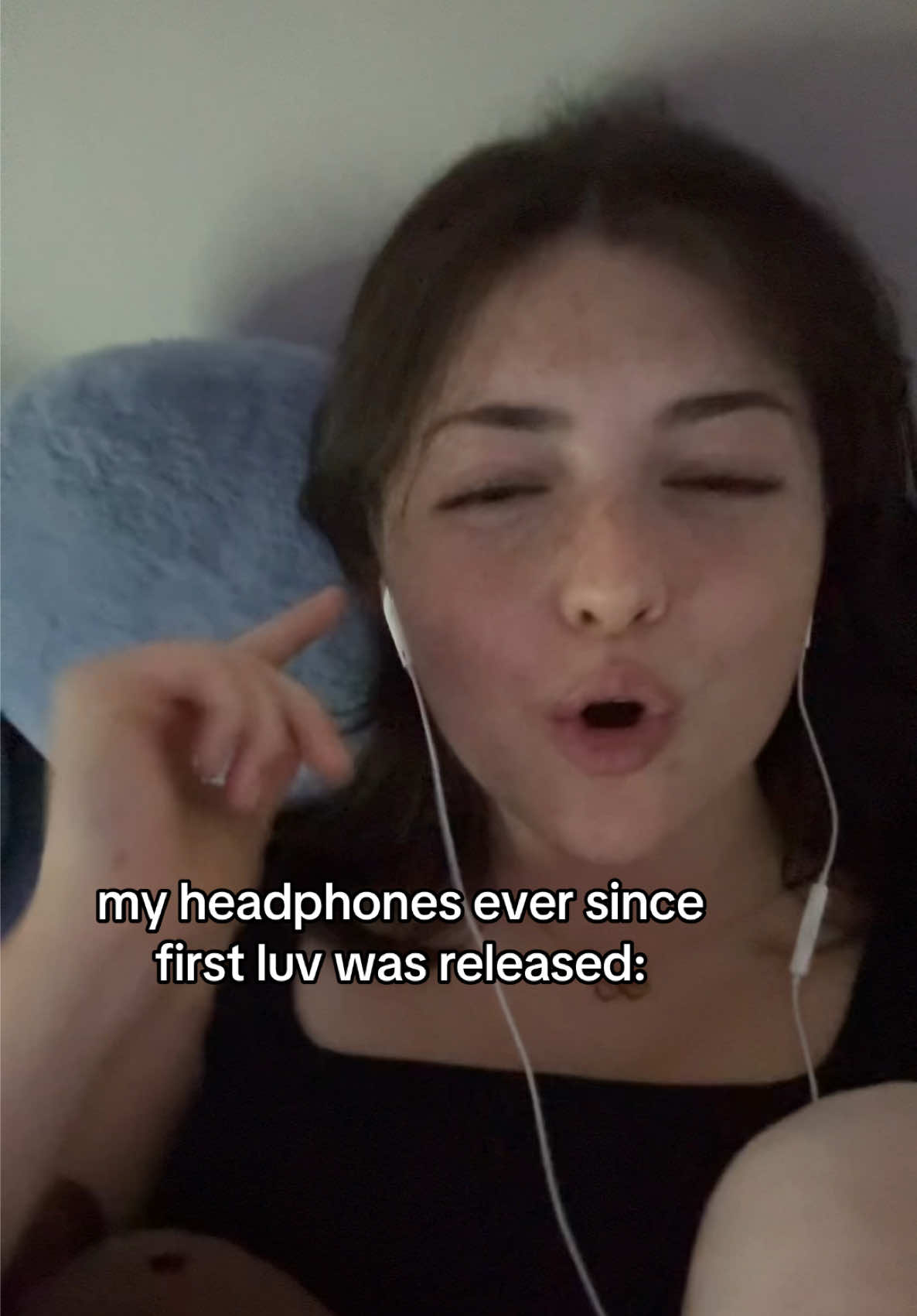 i can’t stop playing it #bini #bini_firstluv #biniph #foryou 