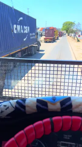 Work like a slave to live like a king 💪#kigalitiktok🇷🇼🇷🇼 #burunditiktok🇧🇮 #rwandatiktok🇷🇼 #trucklover 