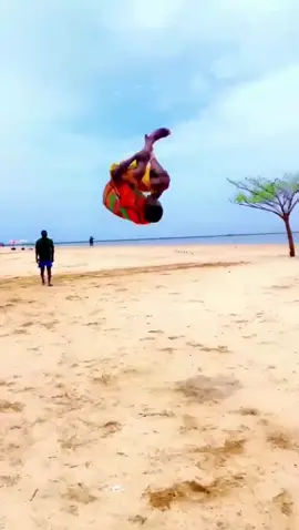 Let’s go team @Wontanaracircus 💪🔥👏 #acrobat  #goviralthisvideo  #fy  #fypシ  #tumbling 