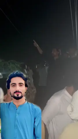 د پښتون ژغورنې غورځنګ ضلع خيبر لیگل کمیٹی کواډينټر نقيب افريدي د مهال په مظاهره کې ګډون درلود په باړه کې پوليس په ېوه کور ننواتي چي د ښځو بیزاتي یې کړي اؤ یو سړی يي وړي دي چي تر وسه نه دي راغلي #تاجیک_هزاره_ازبک_پشتون_ترکمن🇦🇫 #khyberpakhtunkhwa #fouryou #viralvideo 