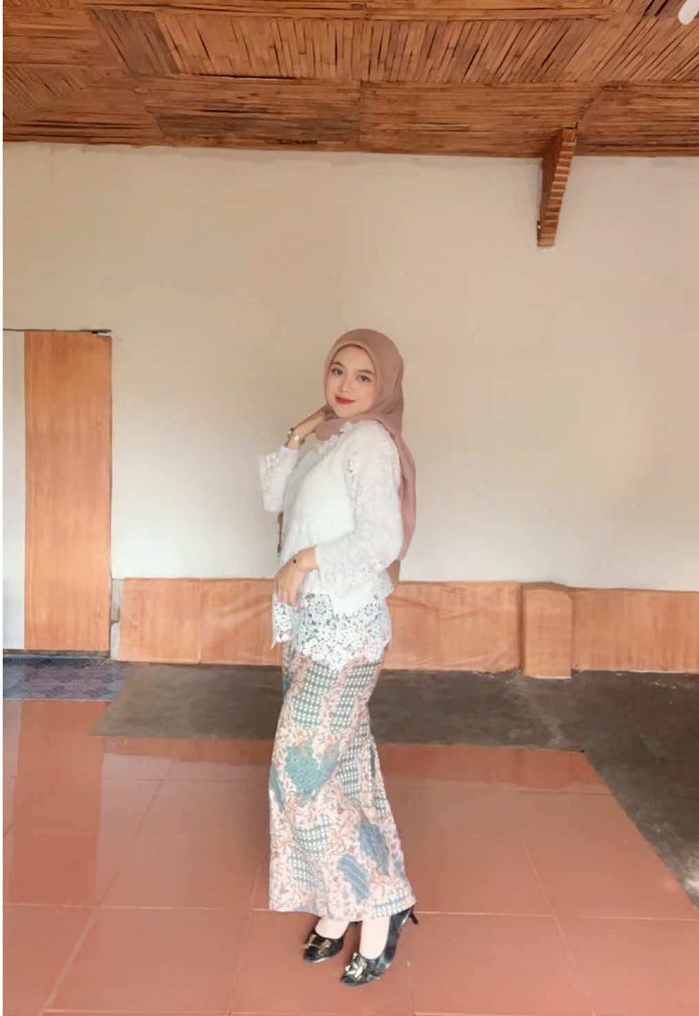 Jumat berkebaya✨🌸🎀 #kebaya #gurumuda #beauty #OOTD 
