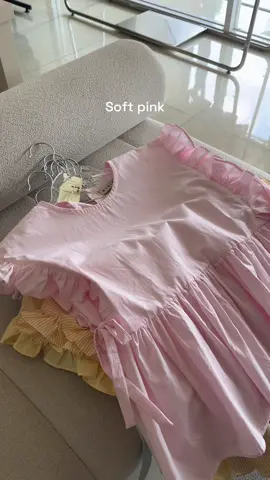 #sleevelesstop #ruffle #outfitinspo 