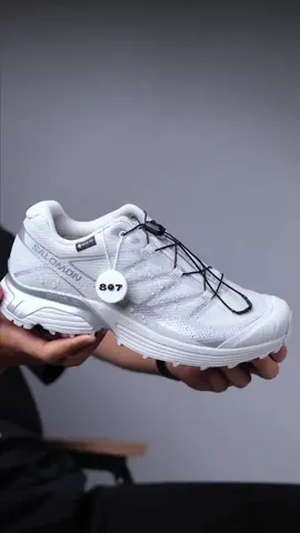 🌧️🏔️ Siap tempur di segala cuaca! 🔥 Salomon XT Pathway GORE-TEX = kombinasi style streetwear + performa outdoor. ✨ Ringan, breathable, tahan air, dan siap nemenin lo dari kota sampai gunung! 👟 Buat lo yang cari sepatu serba bisa, ini jawabannya. 💯 Nyaman dipakai harian, tapi tetap tangguh buat adventure. #Salomon #sepatuhiking  #GoreTex #StreetToSummit #SepatuOutdoor 