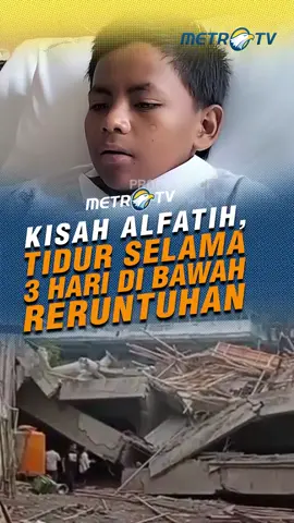Sidoarjo diselimuti duka mendalam pasca-ambruknya musala Pondok Pesantren Al-Khoziny. Namun, dari balik timbunan puing yang gelap dan mencekam, terbitlah sebuah kisah keajaiban: seorang santri bernama Alfatih Cakra Buana selamat secara tak terduga setelah ia mengaku tak merasakan lapar atau haus, sebab ia justru tertidur lelap selama 72 jam di bawah reruntuhan. #EvakuasiKorban #PonpesAlKhoziny #RuntuhnyaMusala #KorbanSelamat #Alfatih #TimSAR #MetroTV #tiktokberita #tiktokmetrotv #beritaviral #metrotvnews #terkini #ponpes #evakuasi #Sidoarjo