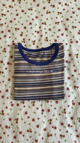 sukaa bgt ngoleksi kaos” lucuu #tshirtwanita #stripeshirt #kaoswanita #fyp 