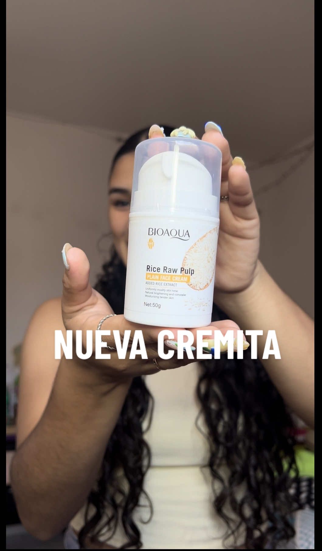 Probando una nueva cremita genteeee🫦 #cremahidratante #girls #girl 