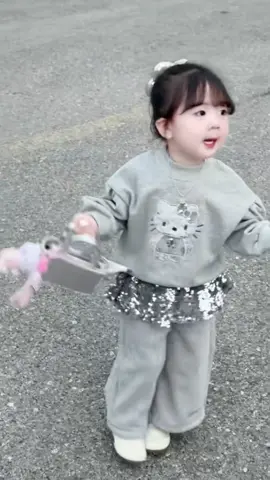 Quần áo thu đông cho bé xinh #quanaotreem #thoitrangbegai #phoidoxinh #vayxinh #xuhuongtiktok 