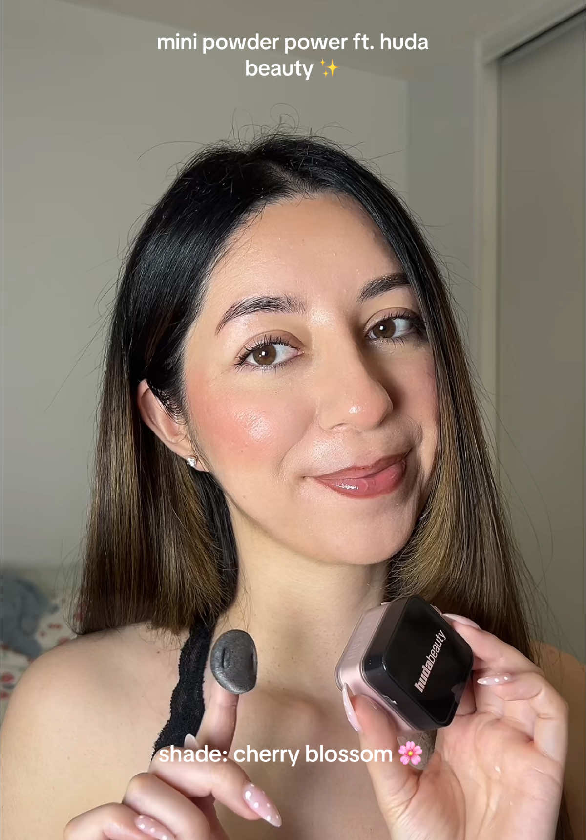 @Huda Beauty mini easy bake setting powder in cherry blossom 🌸 #hudabeauty #powder #settingpowder #makeup 