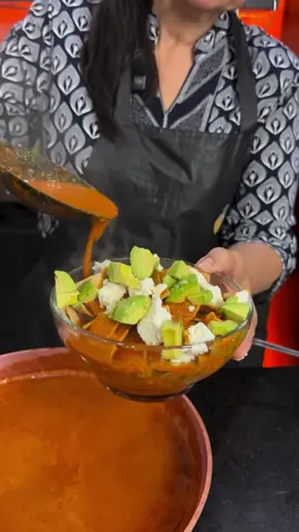 Sopa de tortilla deliciosa para que uses las tortillas viejas