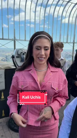 The only celebrity I saw that people recognized from the second floor at the @Empire State Building is @Kali Uchis ❤️ #esb #esbvip #kaliuchis 
