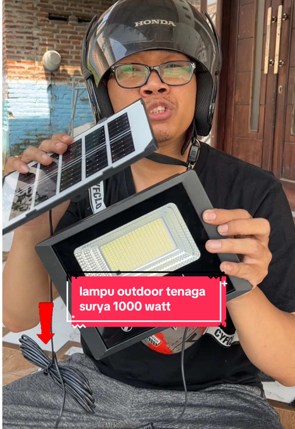 lampu sorot tenaga matahari hingga 1000 Watt tahan 24 jam #lampupanelsurya #lampusorot1000w #lampuoutdoortenagasurya #perlengkapanrumah 