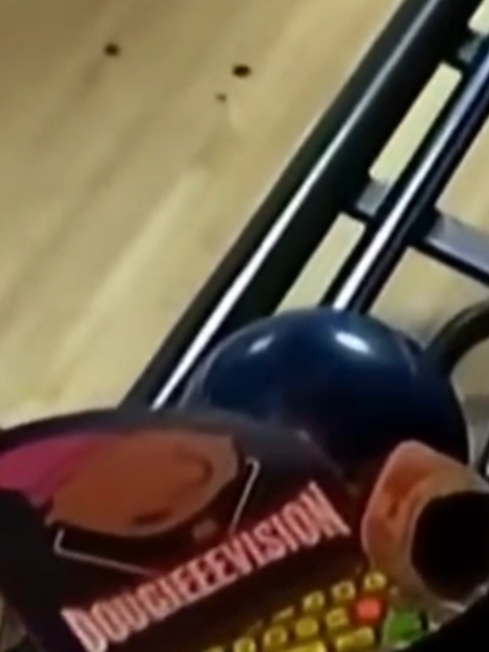 That time my LOGO made it onto Impractical Jokers.. We famous #Dougieeevision #Bowling #impracticaljokersclips  #youseeme 