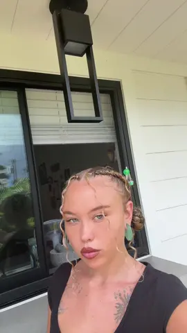 fun fact i drive past giraffes everyday 