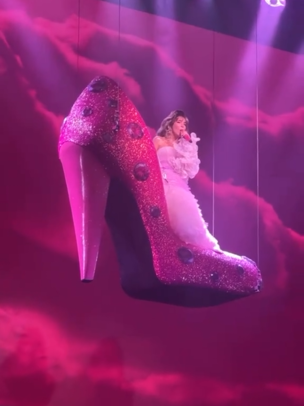 Lo hermoso que se escucha a la Princesa del Pop Latino cantar de color de rosa #belinda #belindaedit #beli #princesadelpoplatino @Belinda 