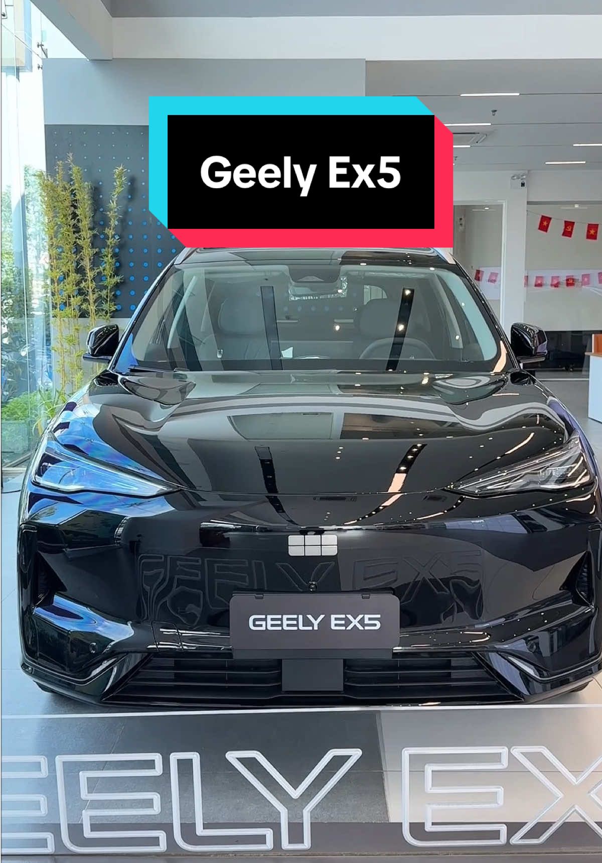 ⚡️ GEELY EX5 – SUV ĐIỆN THẾ HỆ MỚI ⚡️ Geely EX5 mang đến trải nghiệm lái hoàn toàn khác biệt với thiết kế trẻ trung, tinh tế và công nghệ thông minh vượt trội. 🔋 Điểm nổi bật của Geely EX5: 	•	Động cơ điện mạnh mẽ, vận hành êm ái và thân thiện với môi trường 🌍 	•	Thiết kế hiện đại, mang hơi thở công nghệ tương lai ✨ 	•	Không gian nội thất rộng rãi, tiện nghi, phù hợp cho cả gia đình 👨‍👩‍👧‍👦 	•	Trang bị an toàn và hỗ trợ lái thông minh, mang lại sự yên tâm trên mọi hành trình 🚦 EX5 không chỉ là phương tiện di chuyển, mà còn là người bạn đồng hành cho phong cách sống xanh – hiện đại – tiện ích. 🌱 📍 Showroom: 138 Phạm Văn Đồng, Cổ Nhuế, Bắc Từ Liêm, Hà Nội 📞 Hotline: 0911 809 568 #Geely #GeelyEX5 #SUVdiện #GeelyPhamVanDong