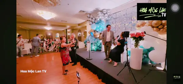 #nguyenphuonghang @christina Dù cả thế giới quay lưng với tôi nhưng chỉ cần một người luôn sát cánh bên tôi là đủ ❤️❤️❤️❤️