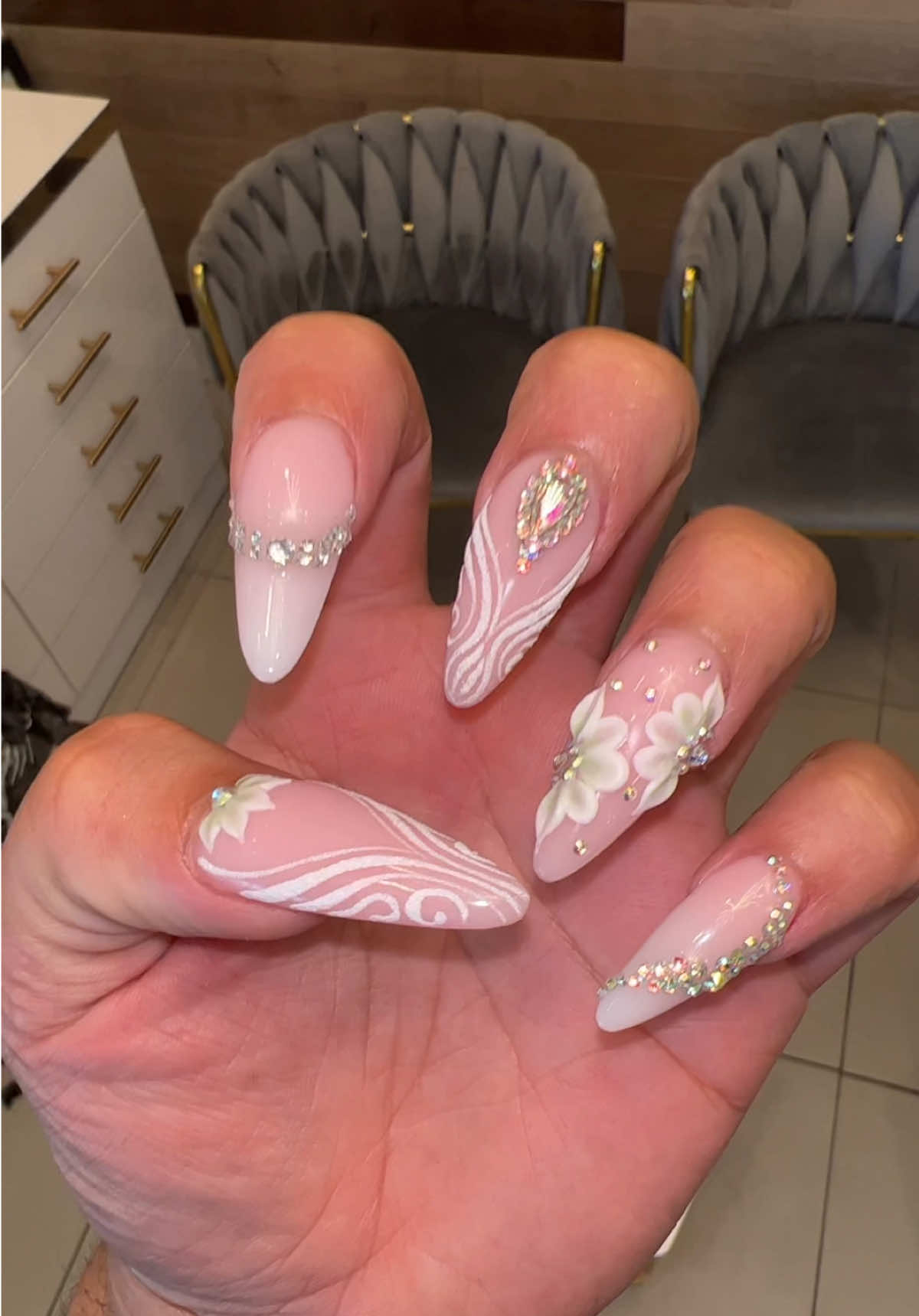 WEDDING NAILS ! #nailart #weddingnails #nailinspo #beautytips 