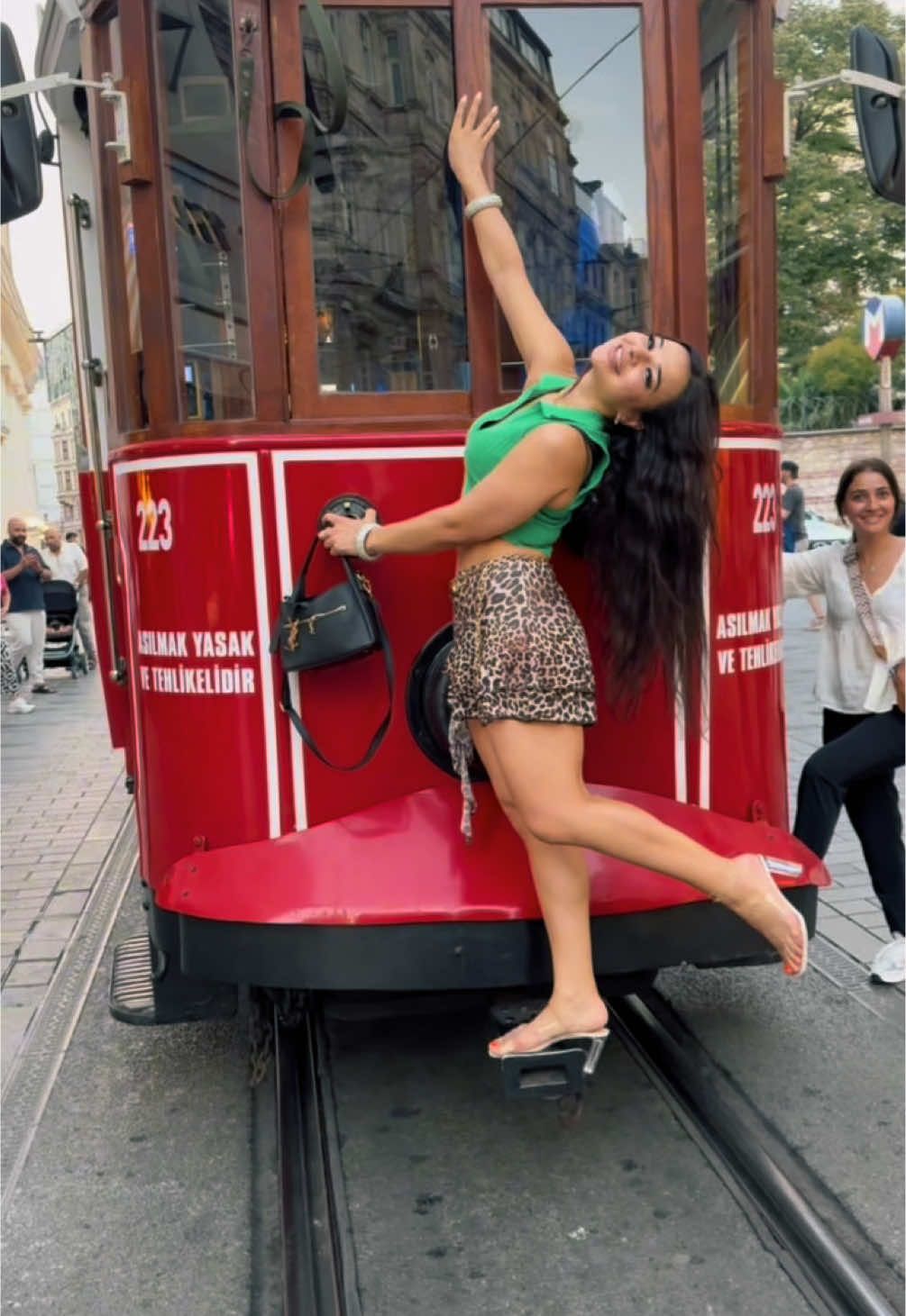 😂✌️ #turkey #istanbul🇹🇷 #taksim #minnoş #dance 