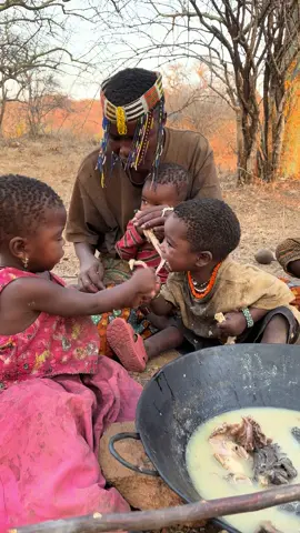 😋🥰😍👍#hadzabetribe #eating #feed #kidstiktok #fyp 