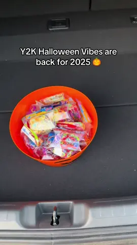 The perfect hand out for trick or treaters! 👻 #sillybandz #trickortreat #trunkortreat 