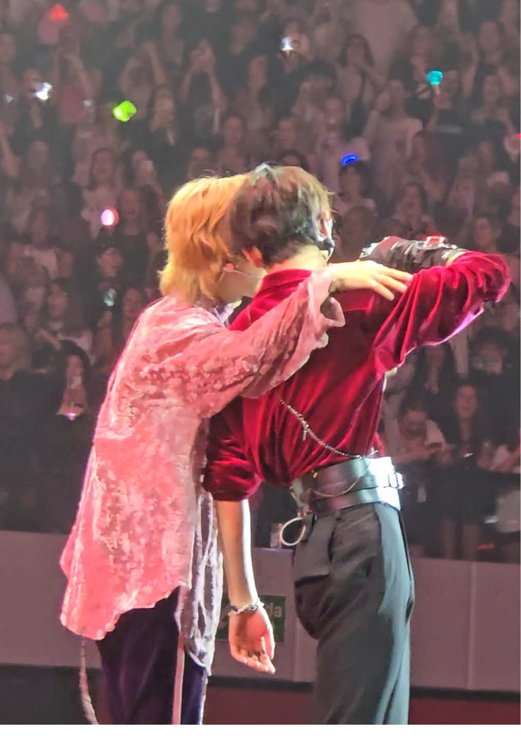 Seeing Taemin & Zb1 at the same event has truly been the best thing that has happened to me ❤️‍🩹 #musicbank  #shawol #taemin #zerose #zb1 @Korean Power @TAEMIN @ZEROBASEONE 