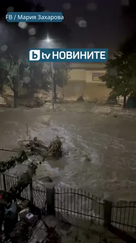 Евакуация след огромните количества валежи, които паднаха в Югоизточна България. Отново наводнение и бедствено положение в община Царево. Следете ситуацията на btvnovinite.bg