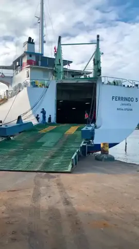 Yeay! 🚍✨ Bus baru kita akhirnya datang! Siap nemenin perjalanan makin seru, nyaman, dan pastinya bikin pengalaman jalan bareng jadi tak terlupakan!”#fyp #fyppppppppppppppppppppppp #buspontianak #biskalimantan #ayonaikbus 