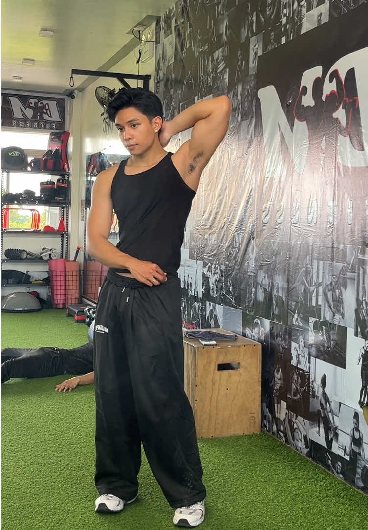 solid din black!! #baggypants #gymfit 