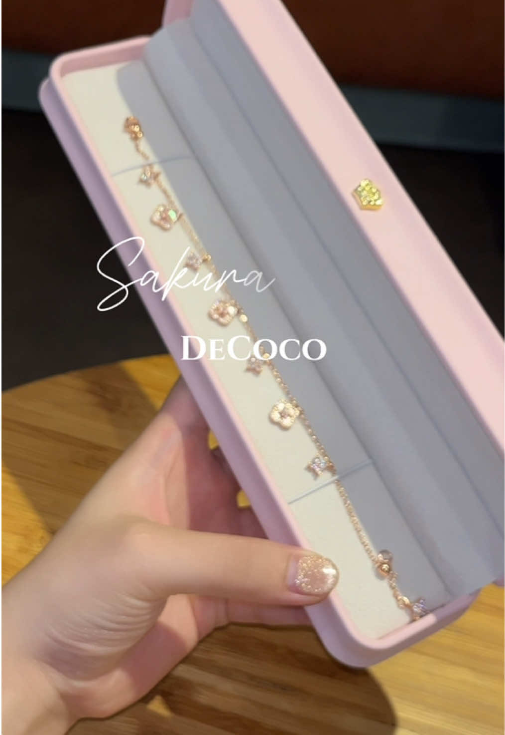 Vòng tay Sakura ver 2 ✨✨🫶🏻 Vào live để săn deal hời nha các momm❣️🔥 #decoco #sakura #vongtayco4la 