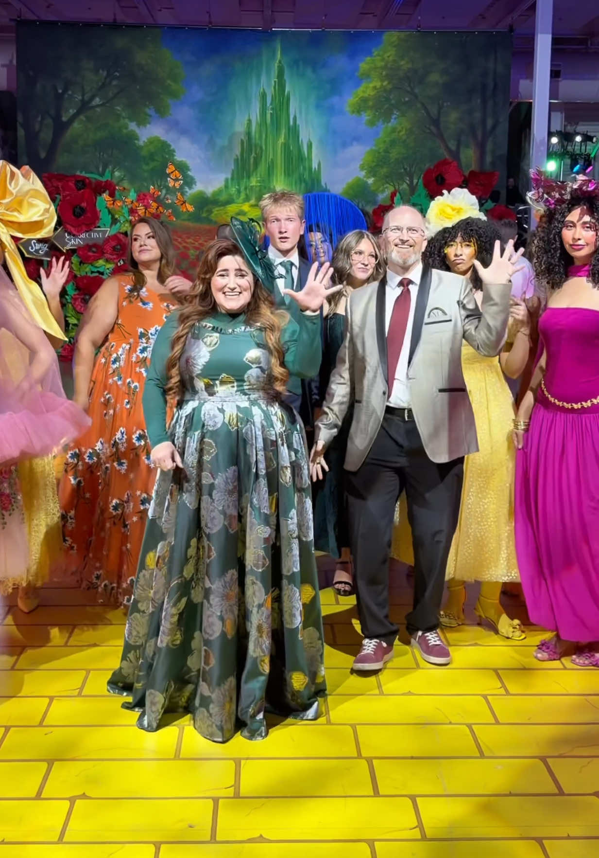 We’re off to see the Wizard!!! Dc: @OGBhangralicious  #saphire #edsheeran #arjitsingh 